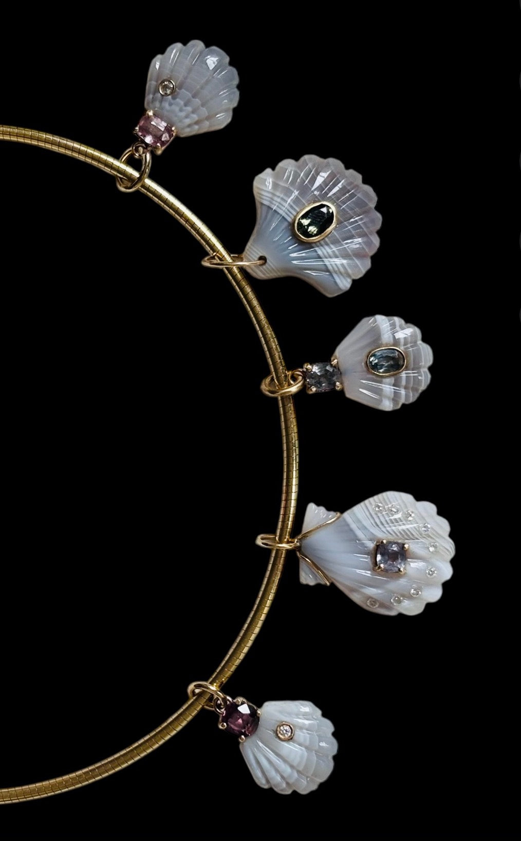 Laguna Agate Shell with Grey Spinel