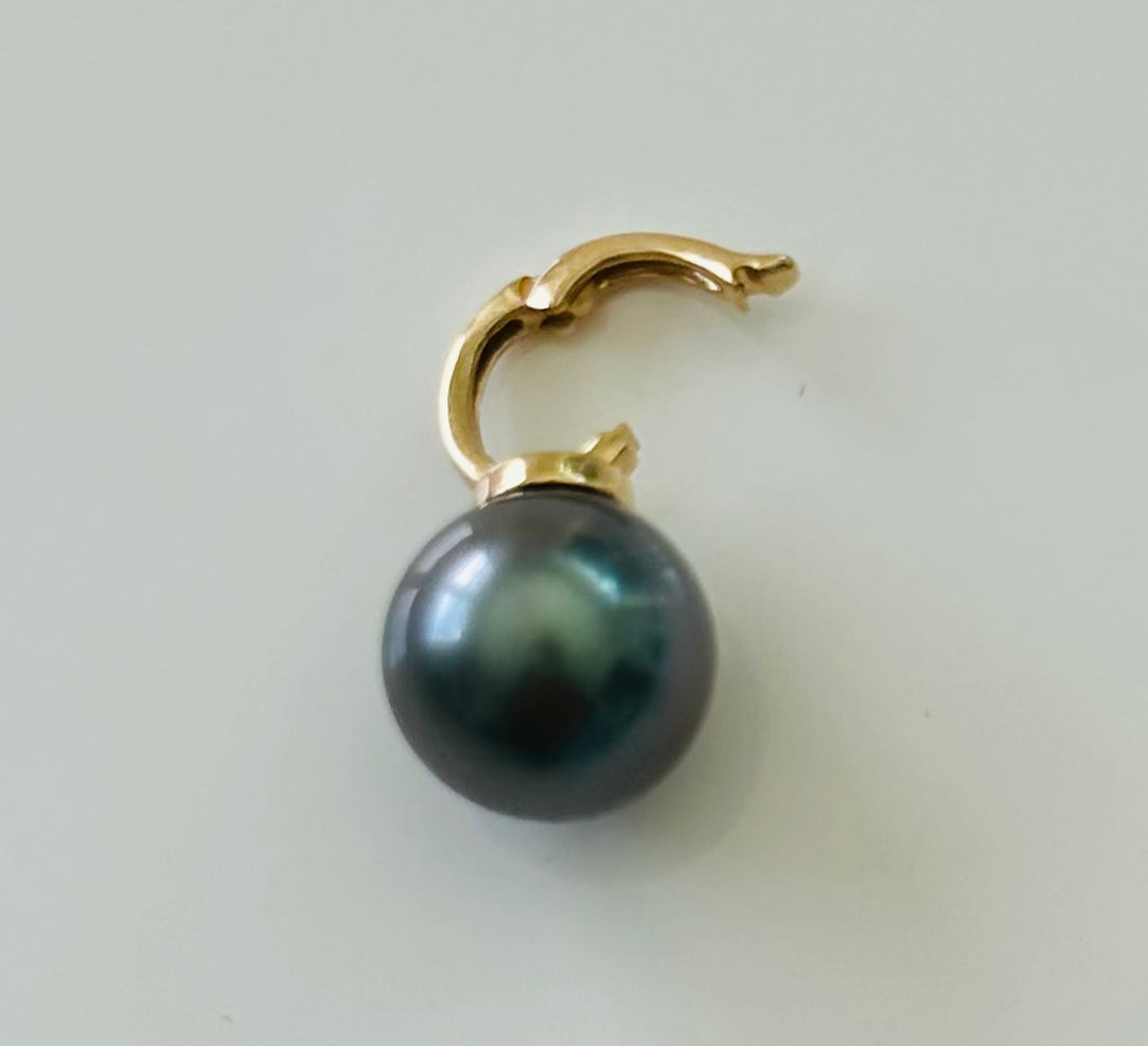 Tahitian Pearl pendant, green hues