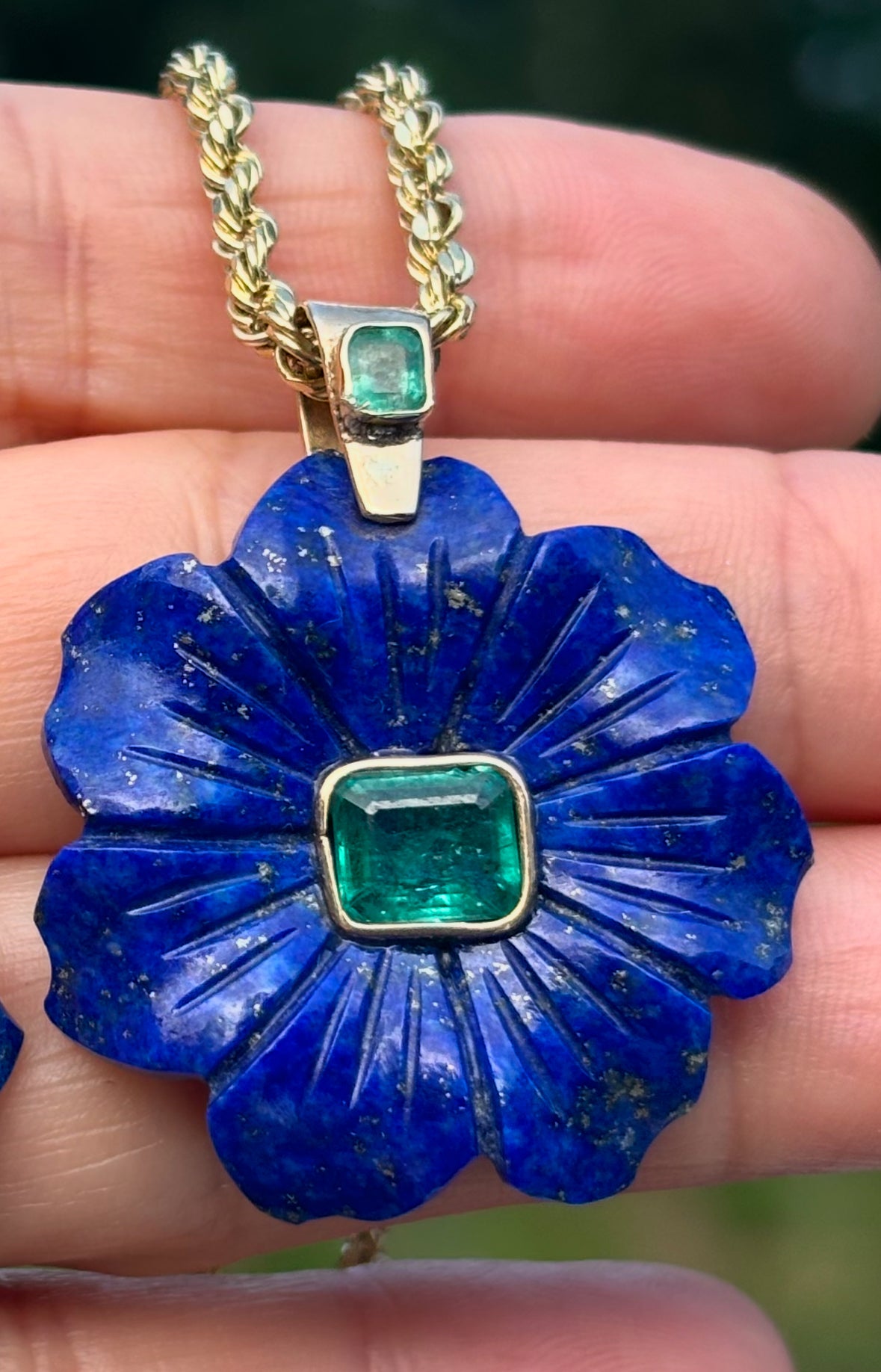 FLORA Pendant, lapis & emeralds
