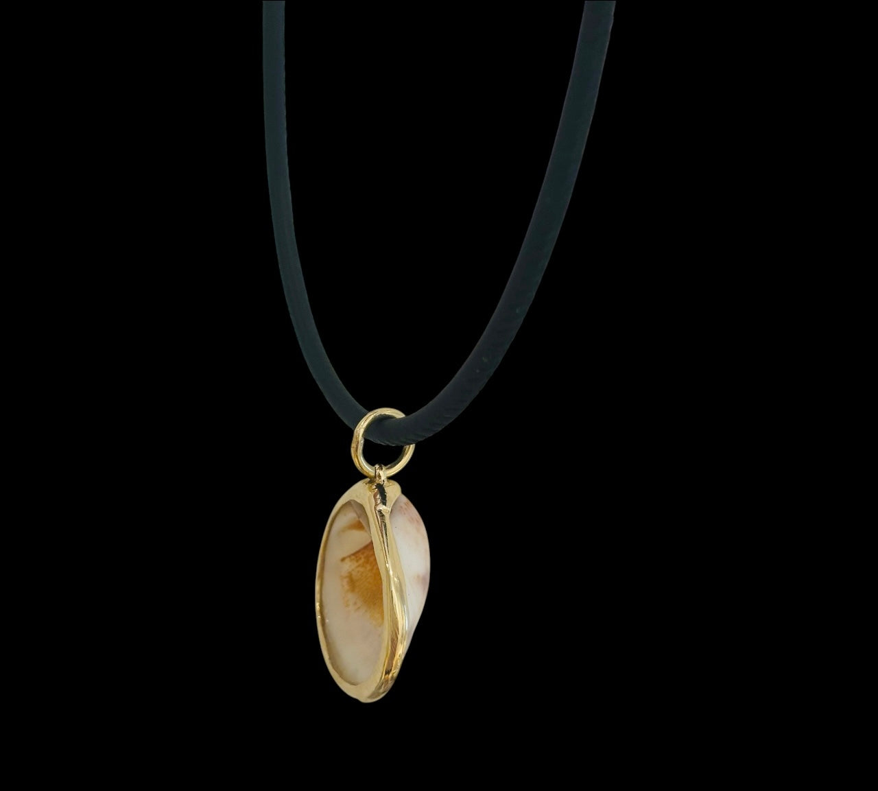 Natural Shell Pendant with Diamond