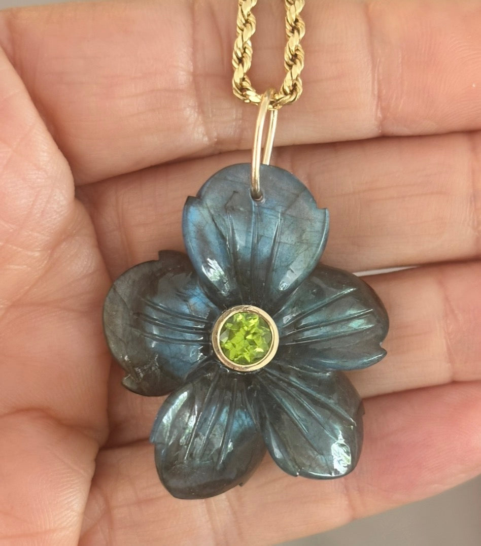 FLORA Pendant, Labradorite with Peridot