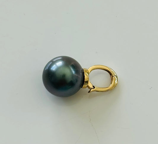 Tahitian Pearl pendant, green hues