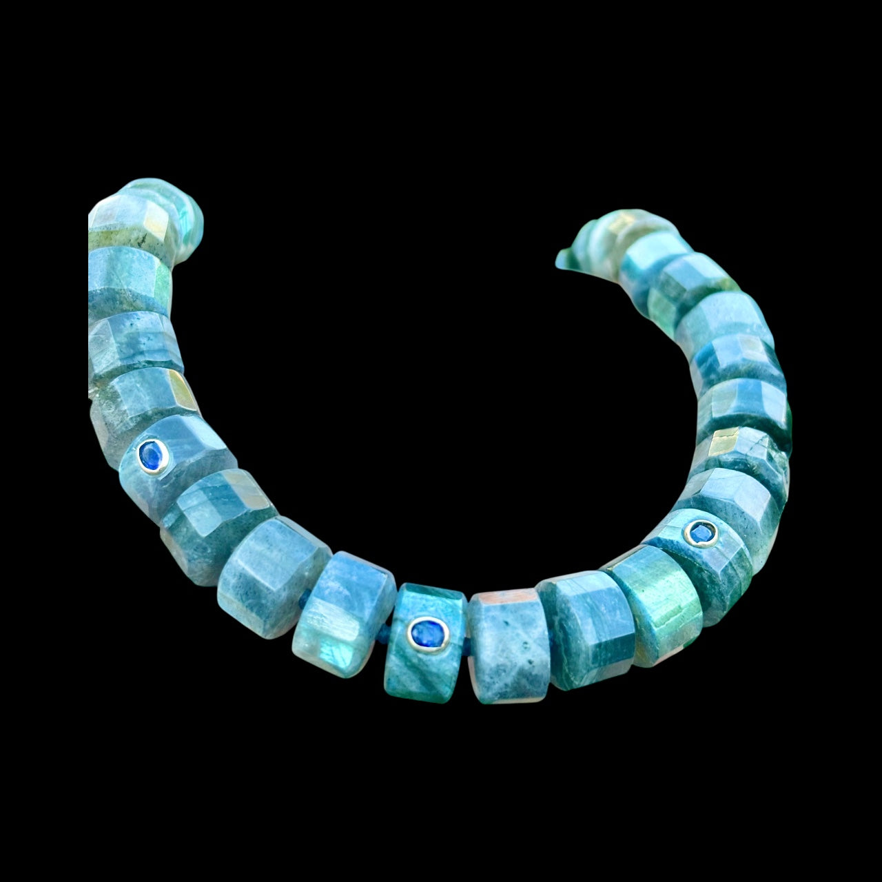 GRAND LABRADORITE NECKLACE with Blue Sapphires