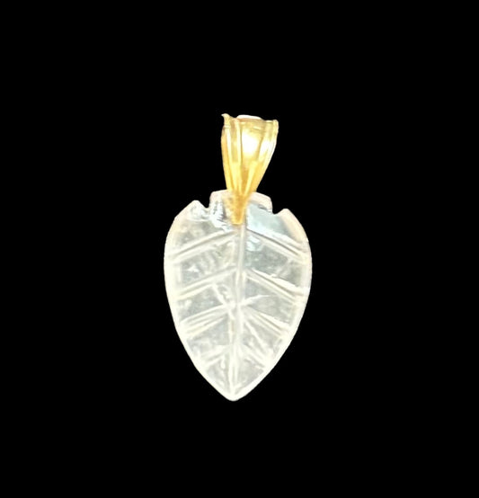 FLORA pendant, rose quartz leaf